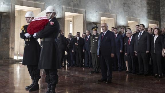 Bakan Avcı, 81 ilden gelen öğretmenlerle Anıtkabir´i ziyaret etti