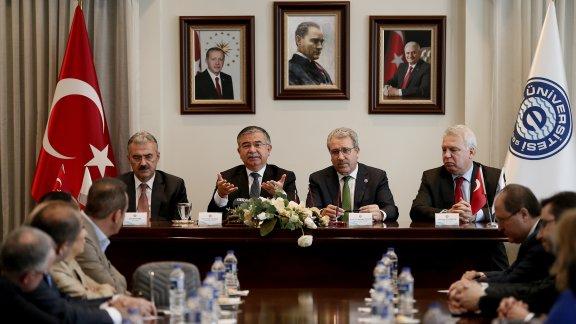 Bakan Yılmaz, Ege Üniversitesini ziyaret etti