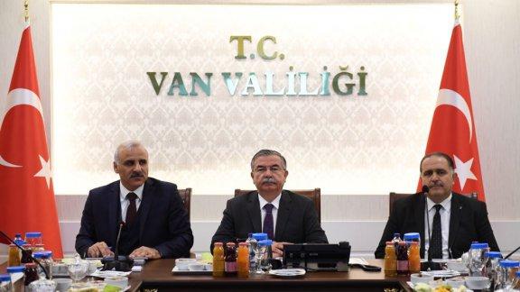 Bakan Yılmaz, Van’da eğitim değerlendirme toplantısına katıldı
