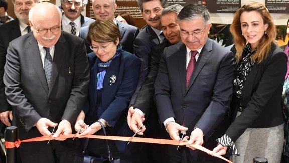 Bakan Yılmaz, "Mirasın Rengi ve Kokusu: Çiğdem ve Nevruz" sergisinin açılışına katıldı