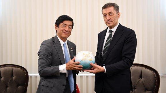Bakan Selçuk, Japonya Büyükelçisi Mıyajıma´yı kabul etti